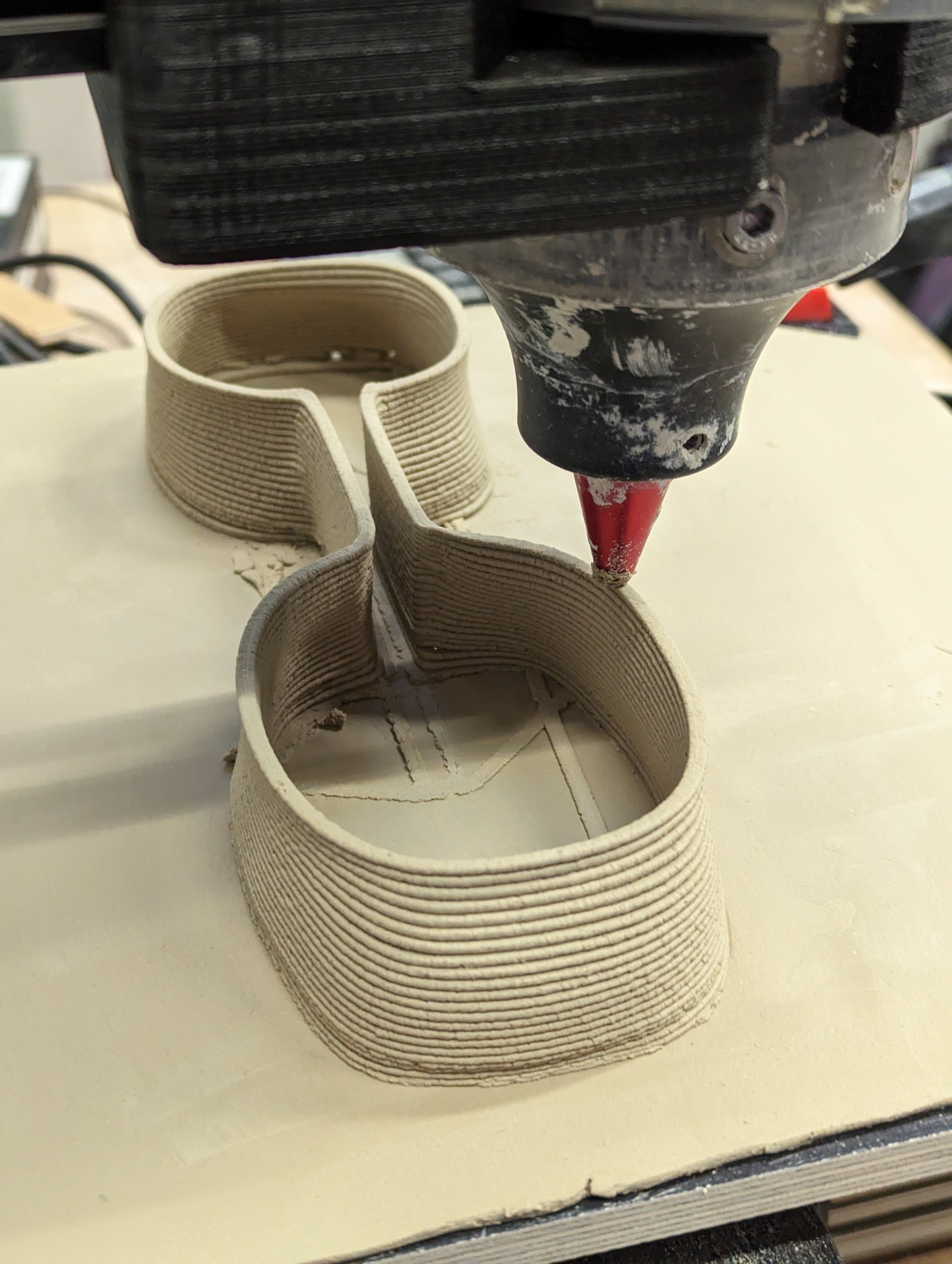 a primising start of a ceramics 3D print, that ultimately failed.